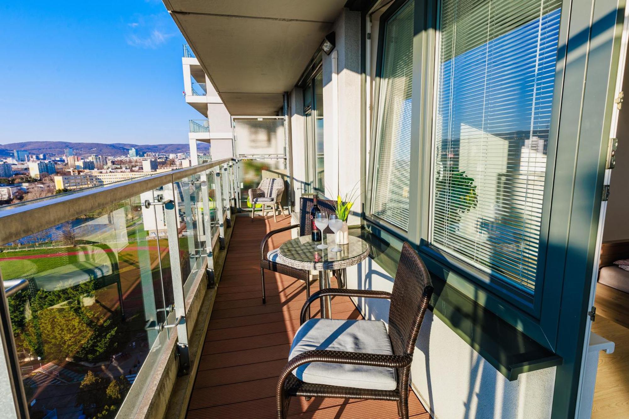 Sunny Apartment With Amazing Terrace On The 13Th Floor Near City Center براتسيلافا المظهر الخارجي الصورة