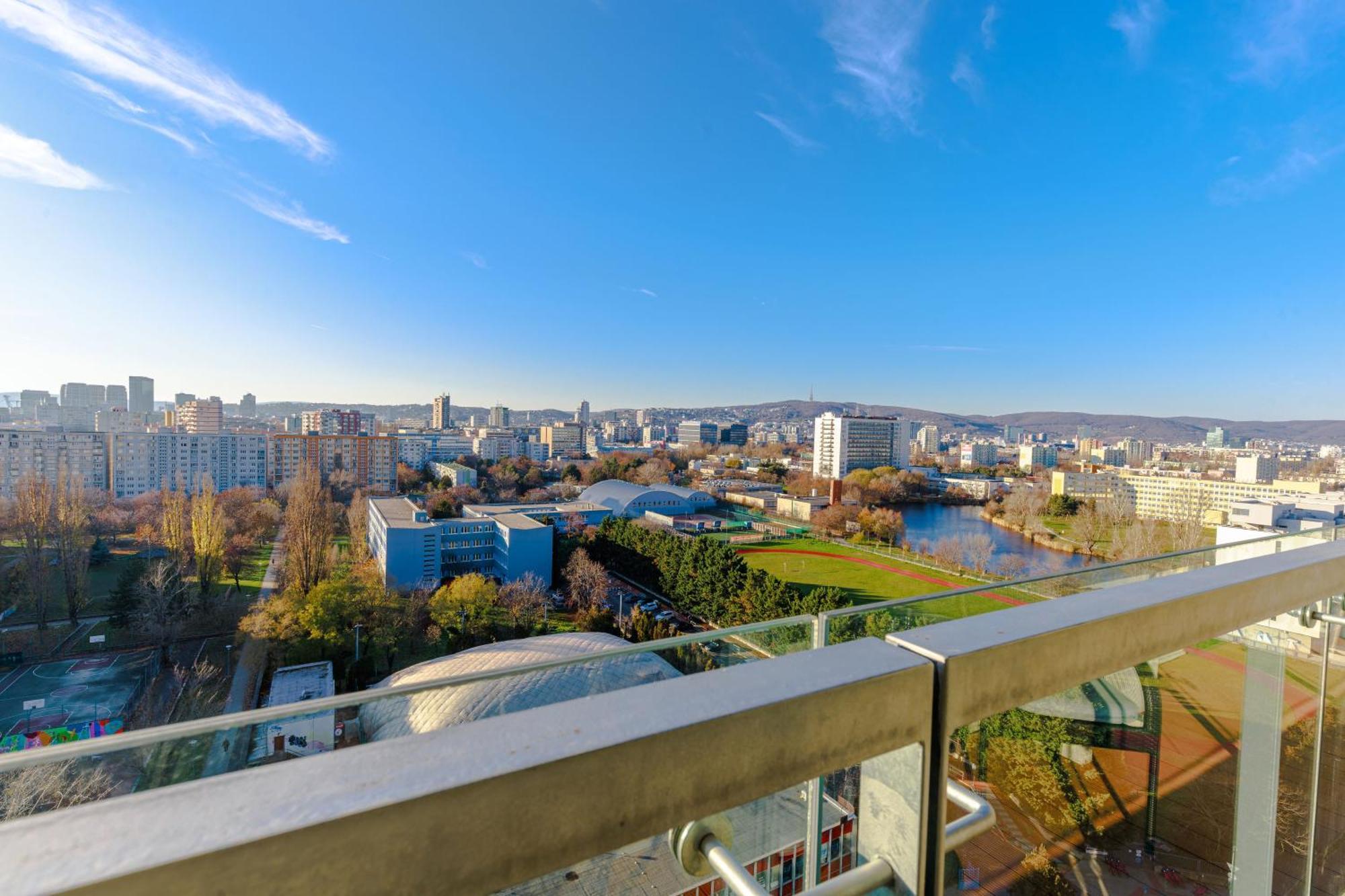 Sunny Apartment With Amazing Terrace On The 13Th Floor Near City Center براتسيلافا المظهر الخارجي الصورة